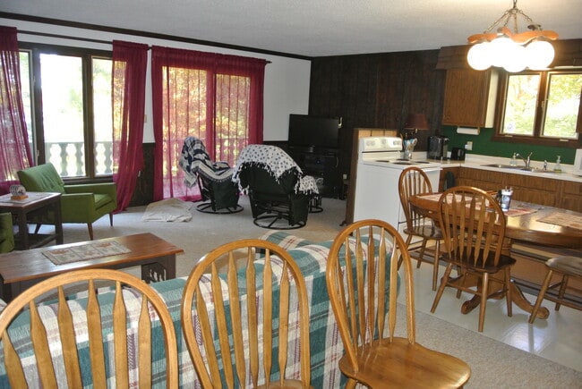 8843 Lake Shore Dr in Woodruff, WI - Building Photo - Building Photo