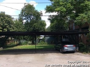 323 E Melrose Dr in San Antonio, TX - Building Photo - Building Photo