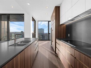 1210 Rue Jeanne-Mance in Montréal, QC - Building Photo - Building Photo