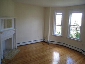 108 Central St, Unit 2L in Somerville, MA - Building Photo - Building Photo