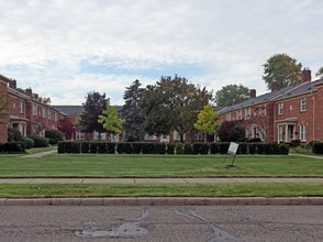 Vernier Terrace Apartments in Grosse Pointe Woods, MI - Building Photo - Building Photo