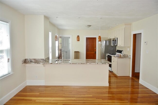 169 Harvard St, Unit 1 in Medford, MA - Building Photo - Building Photo