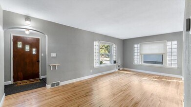 828 15th St SW in Willmar, MN - Foto de edificio - Building Photo