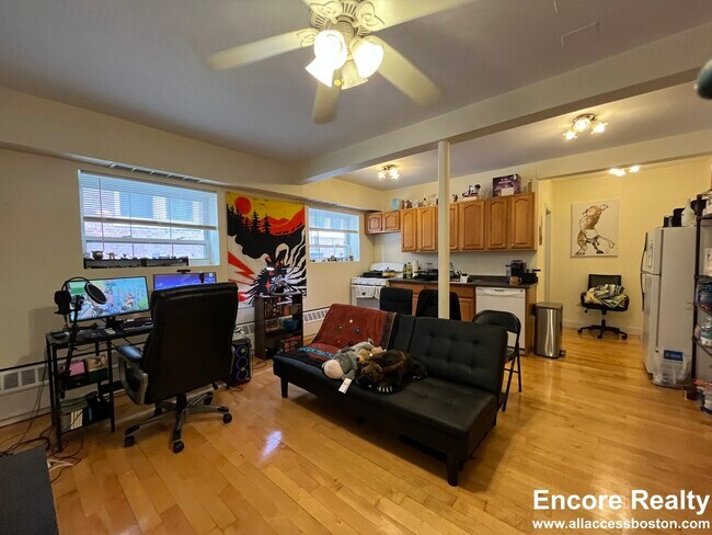 15 Fairbanks St, Unit 2 in Brookline, MA - Foto de edificio - Building Photo