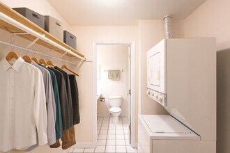 5820 Oakwood Dr in Lisle, IL - Building Photo - Building Photo