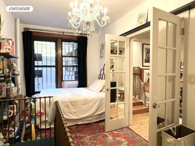 38 W 69th St in New York, NY - Building Photo - Building Photo