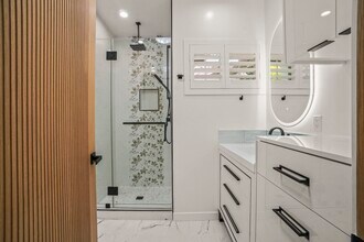 4230 Van Nuys Blvd in Los Angeles, CA - Foto de edificio - Building Photo