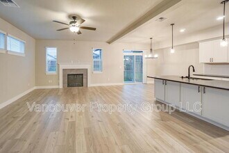 2217 E Juniper Cir in La Center, WA - Building Photo - Building Photo