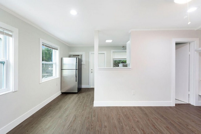 1883 Smith Dr, Unit 4 in North Palm Beach, FL - Building Photo - Building Photo