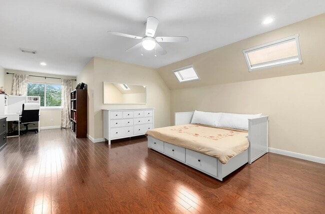 property at 4120 E Northampton Pl