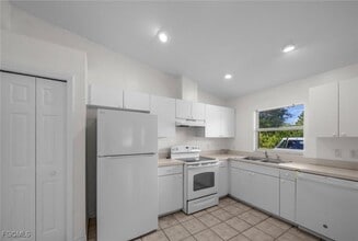 1241 Bacon Ave in Ft. Myers, FL - Building Photo - Building Photo