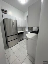 166 W 72nd St in New York, NY - Building Photo - Building Photo