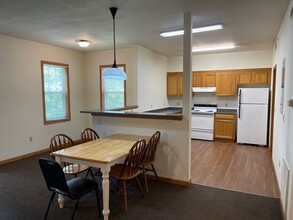 606 1/2 W Elm St, Unit 1 in Urbana, IL - Building Photo - Building Photo