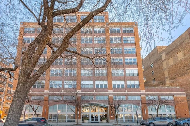 property at 933 W Van Buren St
