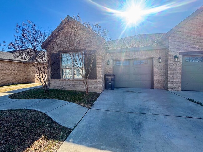 2013 102nd St in Lubbock, TX - Building Photo - Building Photo