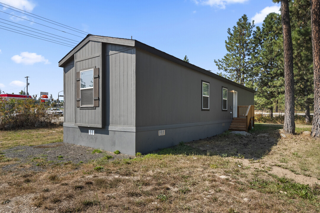 35312 N Newport Hwy in Chattaroy, WA - Building Photo