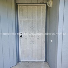 113 Elbridge Ave in Cloverdale, CA - Building Photo - Building Photo