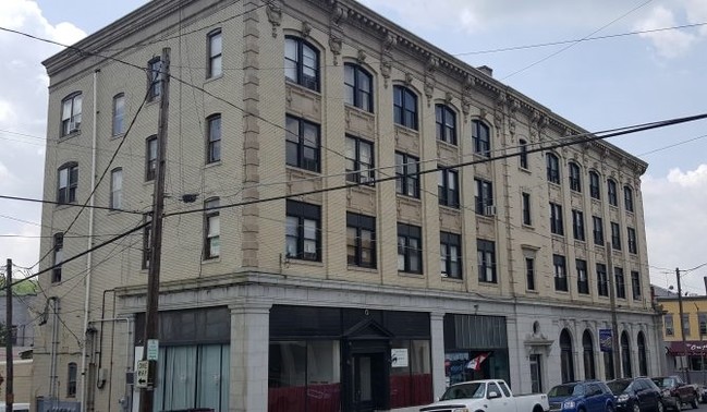 Mixed-Use | 22 Apts | 6 Retail in Mount Carmel, PA - Building Photo - Building Photo