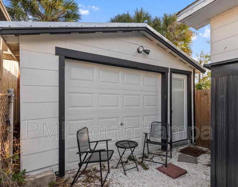 2541 W Main St in Tampa, FL - Building Photo