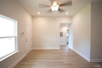 6910 Sea Turtle Cir in Navarre, FL - Building Photo - Building Photo