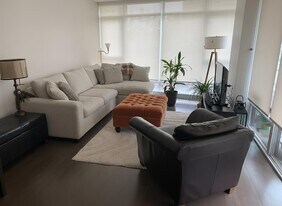 1455 George St in White Rock, BC - Building Photo