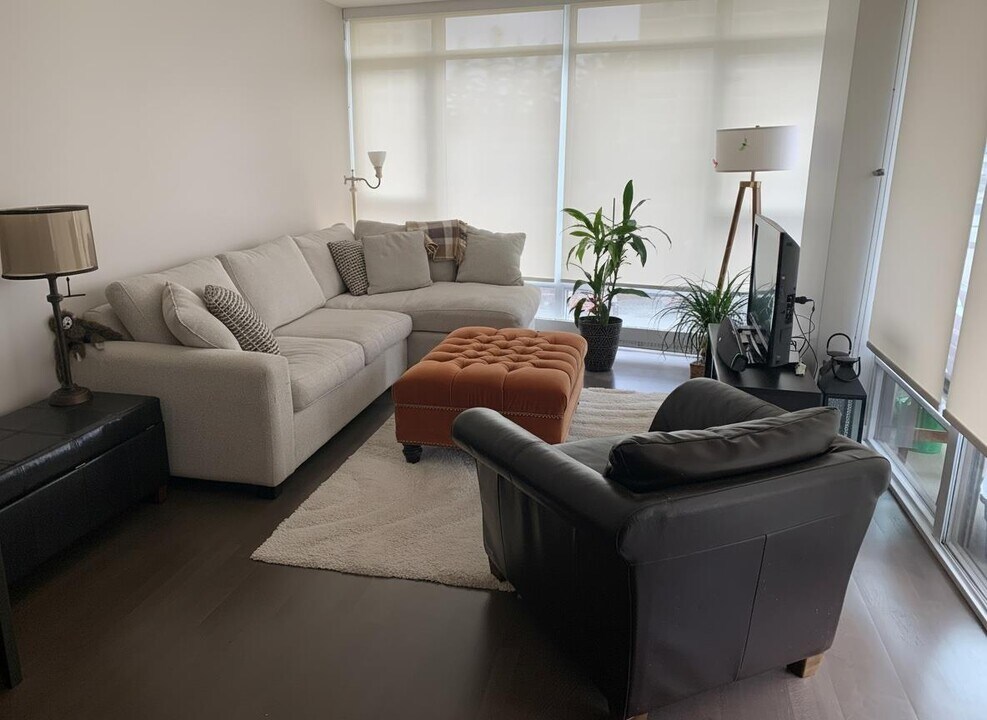 1455 George St in White Rock, BC - Building Photo