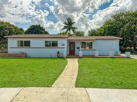 1220 NW 190th St in Miami, FL - Building Photo