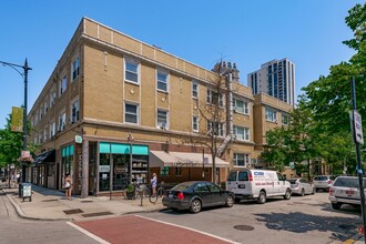 446-448 W Arlington Pl in Chicago, IL - Building Photo - Building Photo