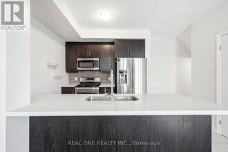 380 Cranbrook Common in Oakville, ON - Building Photo - Building Photo