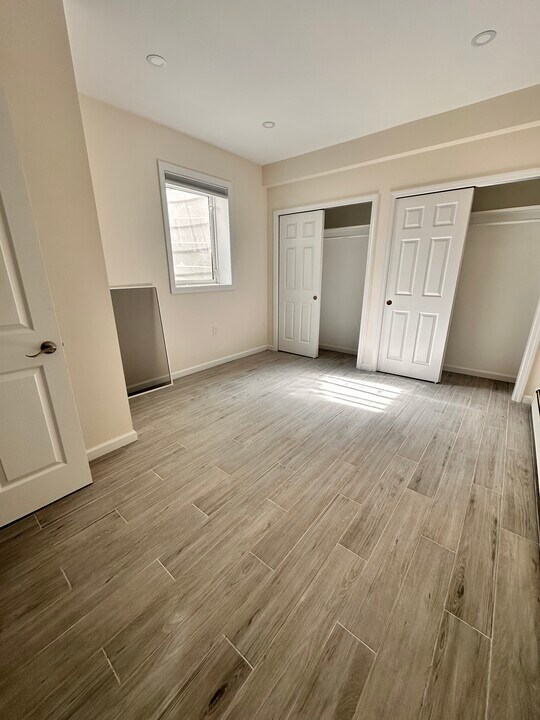 105 Deer Park Rd in Dix Hills, NY - Building Photo