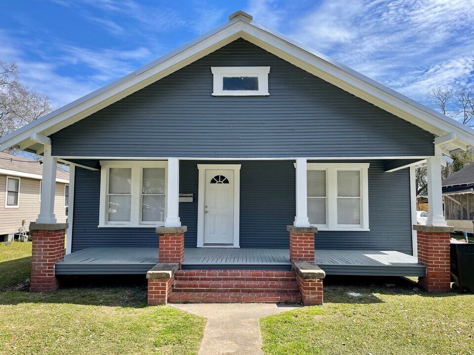 1009-1015 Wagner St in Port Neches, TX - Building Photo