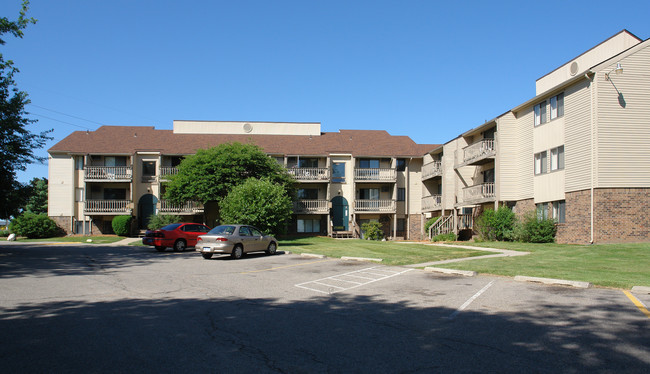 Windemere Apartments in Lansing, MI - Foto de edificio - Building Photo