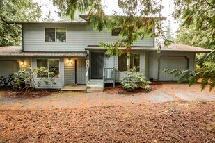 4206 Winns Hollow Ln in Clinton, WA - Building Photo