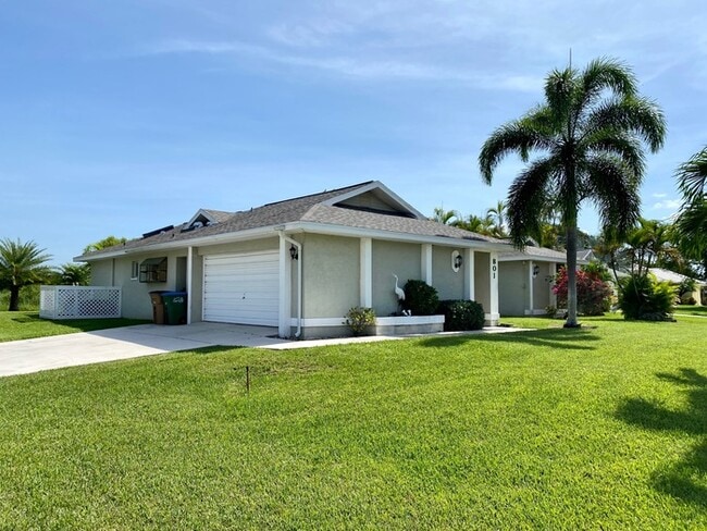 801 SE 41st St in Cape Coral, FL - Foto de edificio - Building Photo