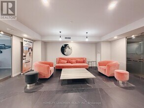28 Wellesley St E in Toronto, ON - Building Photo - Building Photo