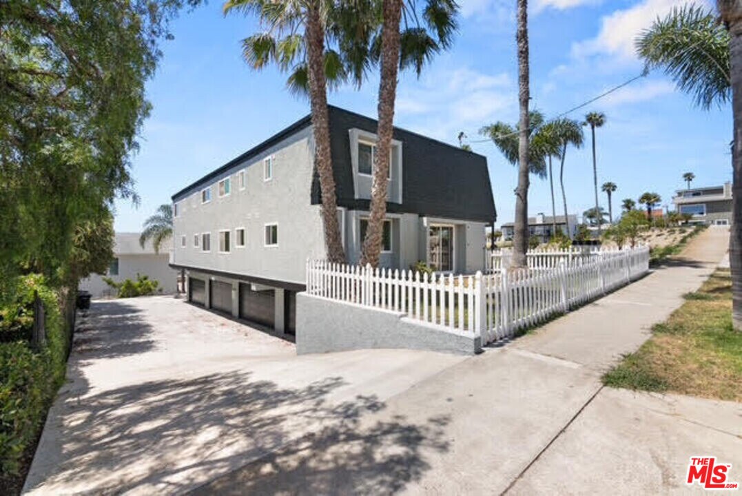 24802 La Paz Ave in Dana Point, CA - Building Photo