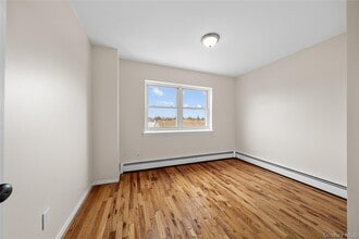 410 Jericho Tpke in North Hempstead, NY - Building Photo - Building Photo