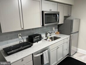7703 Newcastle Dr in Annandale, VA - Building Photo - Building Photo