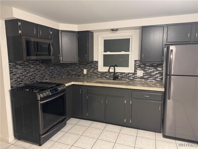 235 Robert Dr in North Tonawanda, NY - Building Photo - Building Photo