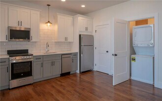 15 Cranston Ave in Newport, RI - Building Photo