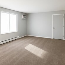 4171 E University Ave in Des Moines, IA - Building Photo - Building Photo