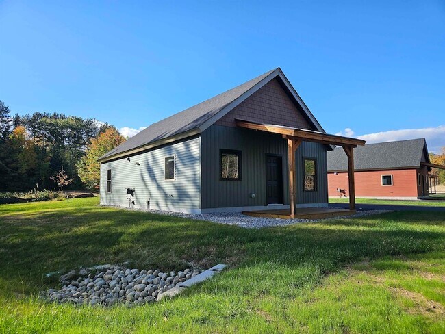 24 Steele Dr in Woodstock, NH - Building Photo - Building Photo