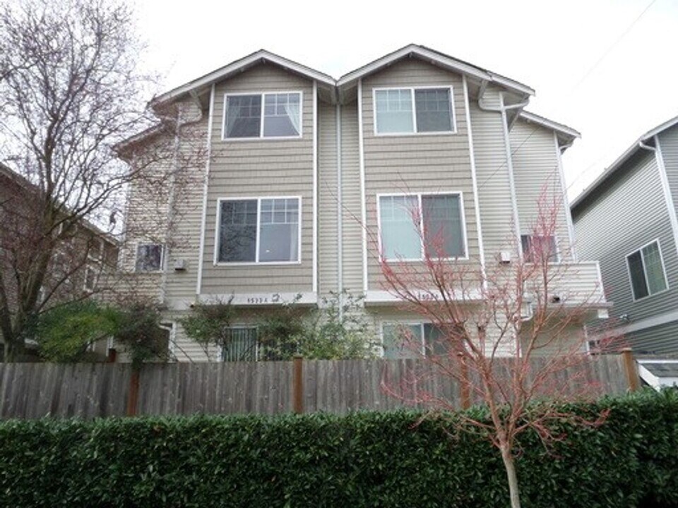 8533 Stone Ave N in Seattle, WA - Building Photo