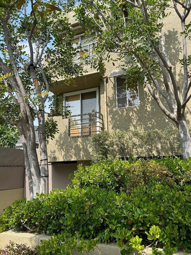1415 N Stanley Ave in Los Angeles, CA - Building Photo - Building Photo