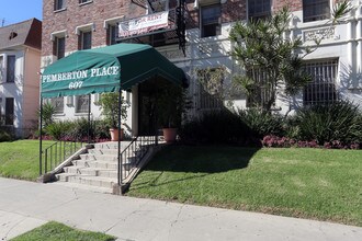 Pemberton Place in Los Angeles, CA - Foto de edificio - Building Photo