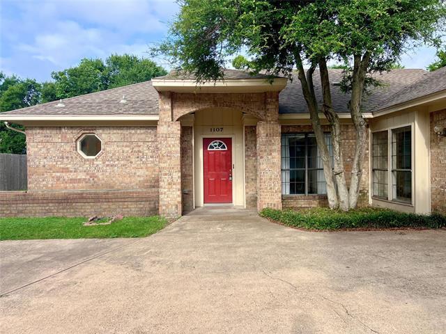 1107 Rita Ln in Duncanville, TX - Building Photo