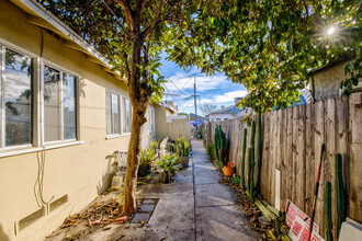 4810 W 104th St in Inglewood, CA - Building Photo - Building Photo