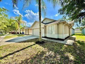 18112 Canal Pointe St in Tampa, FL - Building Photo - Building Photo