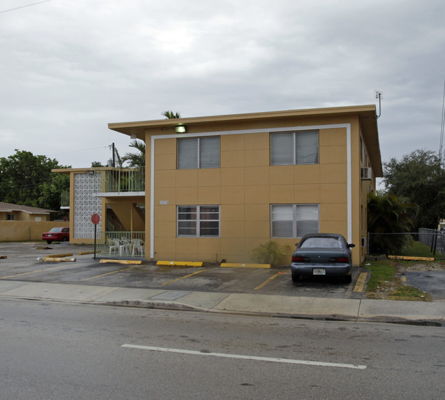 2979 S Douglas Rd in Miami, FL - Foto de edificio - Building Photo