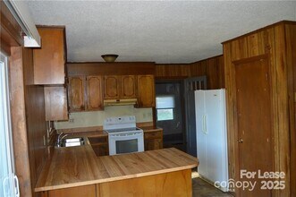 2210 Salisbury Hwy in Statesville, NC - Building Photo - Building Photo